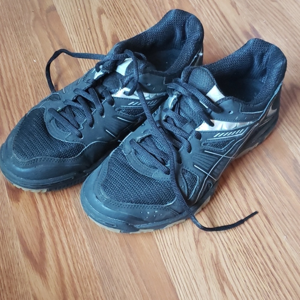 Volleyball shoes